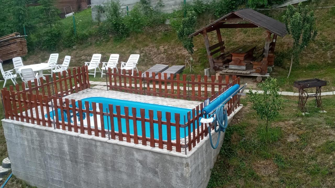 斯拉夫西克Біля Лісу公寓 外观 照片